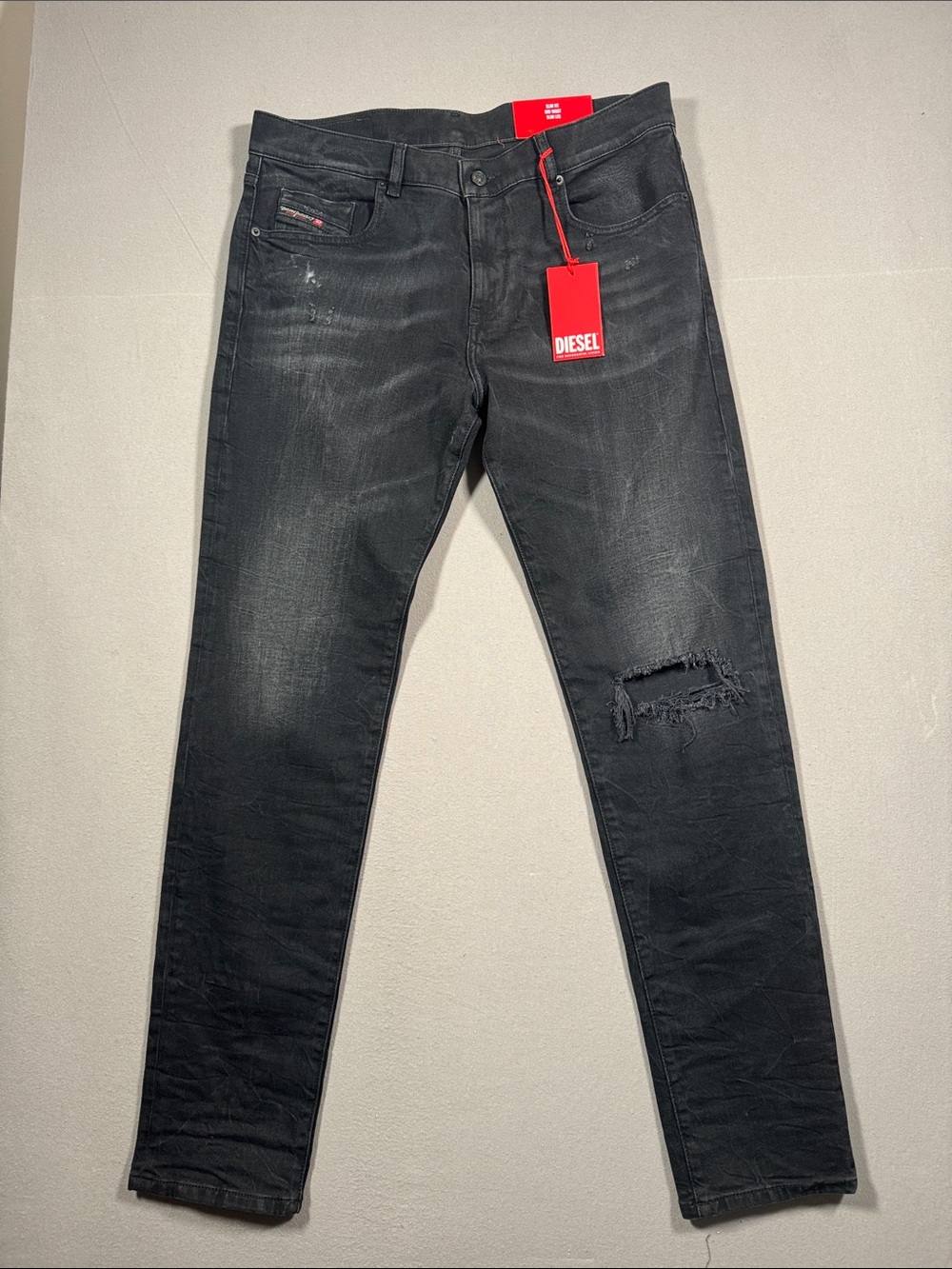 Diesel Men’s Black Slim Fit Distressed Jeans. 34"